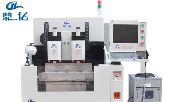 帶刀庫(kù)精雕機(jī)自動(dòng)換刀是怎么操作--「鼎拓機(jī)械」