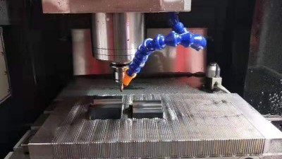 鋁合金板精雕機的優(yōu)勢有哪些呢？